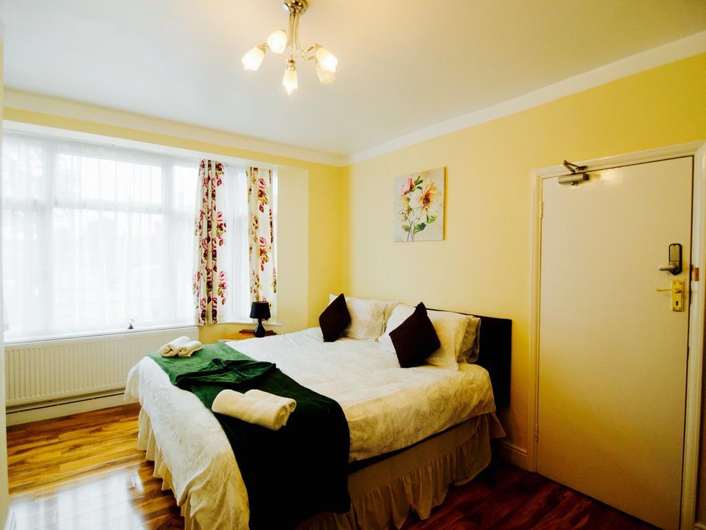 Gable Lodge Лондон Екстериор снимка