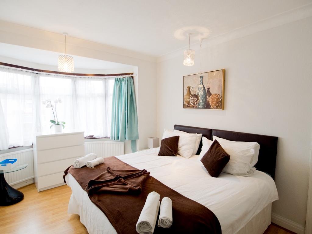 Gable Lodge Лондон Екстериор снимка