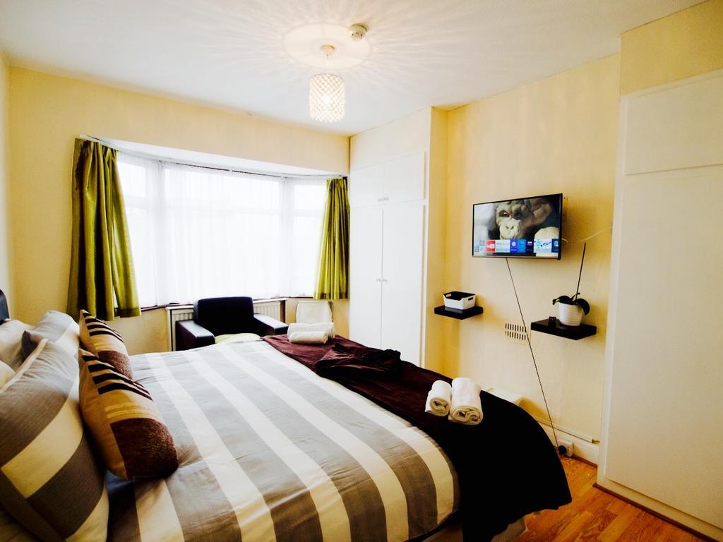 Gable Lodge Лондон Екстериор снимка